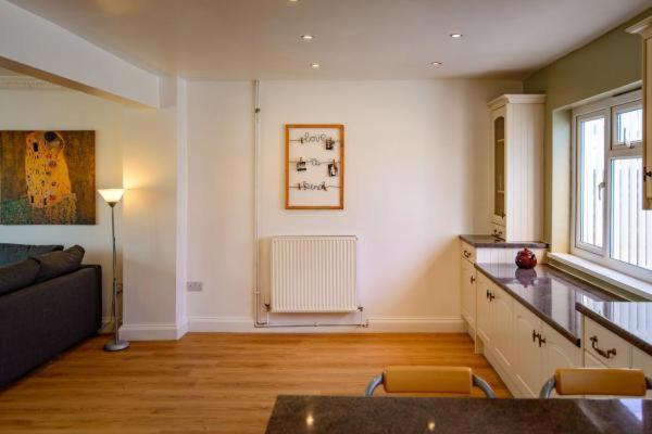 Carys Serviced Accommodation Swansea Eksteriør bilde